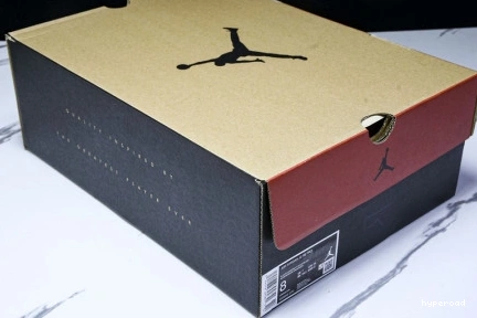 Hyperoad “UNIVERSITY JORDAN AIR 12 GOLD” 0924